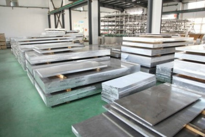 2214鋁合金貼膜板市場解析 性能優勢、應用領域及銷售價格因素
